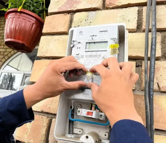 «Национальная электрическая сеть Кыргызстана» опровергла информацию о плате в 170 сомов за повторное включение счётчика