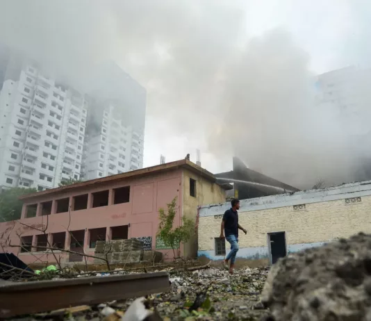 Мощный взрыв на пакистанском заводе: погибли 15 человек