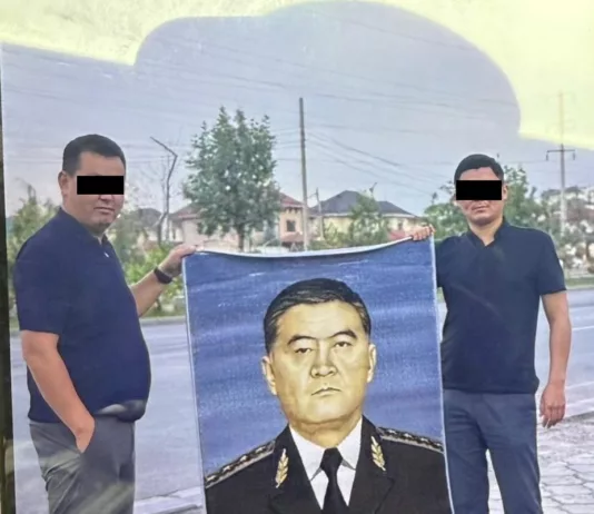 Показывал жертвам фото ковра-портрета с изображением К.Ташиева: Задержан очередной мошенник, который прикрывался именем главы ГКНБ