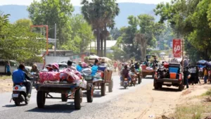 Тысячи людей покинули границу Таиланда и Камбоджи после кровопролитных столкновений Тысячи людей покинули границу Таиланда и Камбоджи после кровопролитных столкновений
