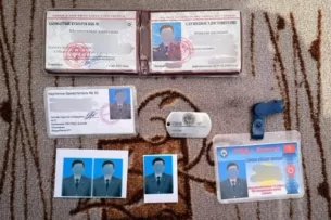 В Бишкеке задержаны лжемилиционеры, которые шантажировали бизнесмена и вымогали деньги