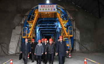 Адылбек Касымалиев ознакомился с ходом строительства тоннеля на участке железной дороги «Китай – Кыргызстан – Узбекистан»