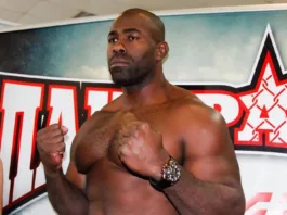 Бывший боец UFC пропал без вести во время купания в реке