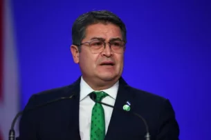 Гондурас выдал ордер на арест экс-президента Эрнандеса, недавно помилованного Трампом Гондурас выдал ордер на арест экс-президента Эрнандеса, недавно помилованного Трампом