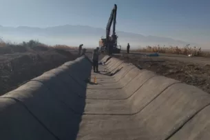 В Панфиловском районе ведётся укладка бетонного полотна на Верхнем канале В Панфиловском районе ведётся укладка бетонного полотна на Верхнем канале