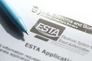 США собираются проверять соцсети у туристов из стран-союзниц. Как это будет работать — непонятно