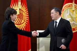 Садыр Жапаров принял омбудсмена Джамилю Джаманбаеву Садыр Жапаров принял омбудсмена Джамилю Джаманбаеву