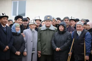 Ташиев посетил Лейлекский район и встретился с жителями сел Максат и Разаков Ташиев посетил Лейлекский район и встретился с жителями сел Максат и Разаков