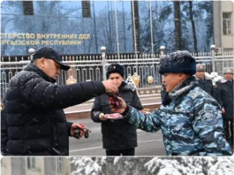 Улан Ниязбеков вручил сотрудникам милиции новые служебные автомобили