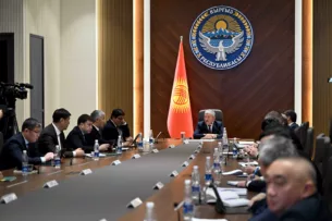 Адылбек Касымалиев представил итоги двух ключевых реформ в сфере цифровизации медицины и упрощения бизнеса Адылбек Касымалиев представил итоги двух ключевых реформ в сфере цифровизации медицины и упрощения бизнеса