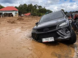 Число жертв наводнения в Индонезии превысило 500 человек