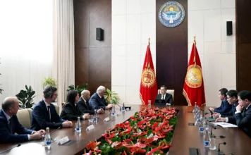 Садыр Жапаров встретился с главами Объединенного мира борьбы и  Объединенного мира борьбы Азии