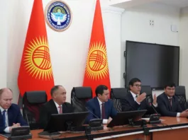 Коллективу Минздрава КР представили новых заместителей министра