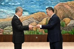 Садыр Жапаров принял Посла Японии в Кыргызстане Рюити Хирано