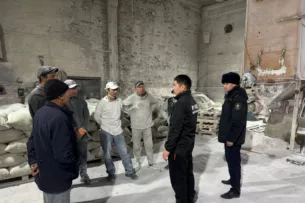 В Чуйской области милиция проводит рейд «Иностранец». Депортировали двоих граждан Непала В Чуйской области милиция проводит рейд «Иностранец». Депортировали двоих граждан Непала