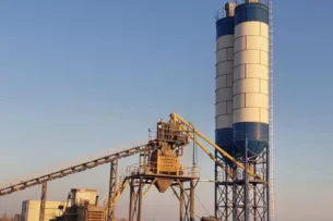 В селе Чырпыкты ОсОО “ЧиЛинг Строй” незаконно установило растворо-бетонный узел. Минстрой оштрафовал компанию