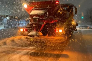 Снегопад накрыл Бишкек: «Тазалык» работает с 2 часов ночи и продолжает уборку Снегопад накрыл Бишкек: «Тазалык» работает с 2 часов ночи и продолжает уборку