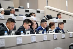 В парламенте Кыргызстана утверждена его структура, избраны вице-спикеры и главы комитетов В парламенте Кыргызстана утверждена его структура, избраны вице-спикеры и главы комитетов