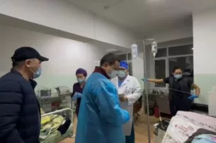 Министр здравоохранения Кыргызстана посетил пострадавших при пожаре в доме престарелых Министр здравоохранения Кыргызстана посетил пострадавших при пожаре в доме престарелых