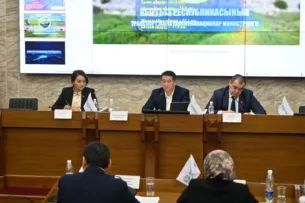 Депутатская группа «Адилет Кыргызстан» заслушала информацию о строительстве и реконструкции дорог в стране Депутатская группа «Адилет Кыргызстан» заслушала информацию о строительстве и реконструкции дорог в стране