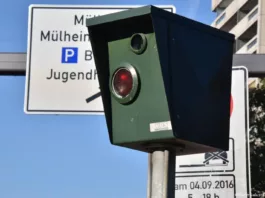 На севере Германии установили фоторадар на скорость 0 км/ч. Он записывал в нарушители всех — даже пешеходов