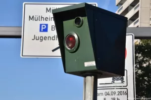 На севере Германии установили фоторадар на скорость 0 км/ч. Он записывал в нарушители всех — даже пешеходов На севере Германии установили фоторадар на скорость 0 км/ч. Он записывал в нарушители всех — даже пешеходов