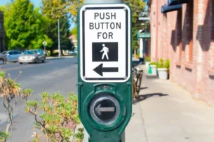 В американском городе светофоры начали рассуждать о политике. Восстание машин? В американском городе светофоры начали рассуждать о политике. Восстание машин?