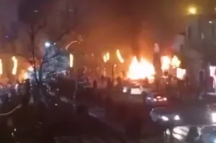 Сын свергнутого шаха Ирана призвал протестующих перейти к захвату власти Сын свергнутого шаха Ирана призвал протестующих перейти к захвату власти