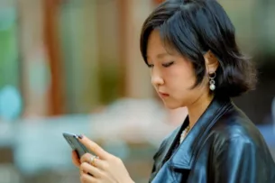 «Ты умер?» В Китае набирает популярность приложение для одиноких молодых людей