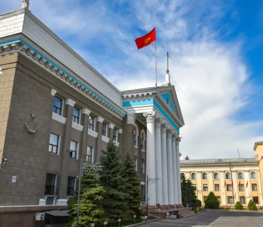 Мэрия Бишкека: В настоящее время вопрос о закрытии блошиного рынка не рассматривается