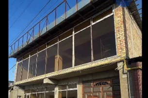 В Манасе выявили незаконно построенное офисное здание В Манасе выявили незаконно построенное офисное здание