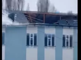 Минстрой Кыргызстана разъяснило ситуацию вокруг обрушения части кровли новой школы в Тюпском районе