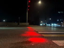 В Бишкеке установлен новый светофор с лазерной подсветкой