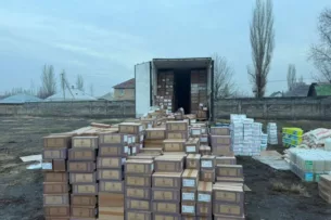 Налоговики Кыргызстана пресекли ввоз кондитерских изделий с истекшим сроком годности