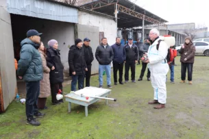 Специалистов из Центральной Азии обучают работе с ультрамалообъемными опрыскивателями против саранчи Специалистов из Центральной Азии обучают работе с ультрамалообъемными опрыскивателями против саранчи