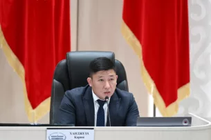 Депутат Карим Ханджеза сложил полномочия заместителя торага Жогорку Кенеша