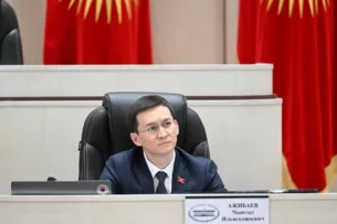 Чынгыз Ажибаев сложил полномочия первого заместителя спикера Жогорку Кенеша