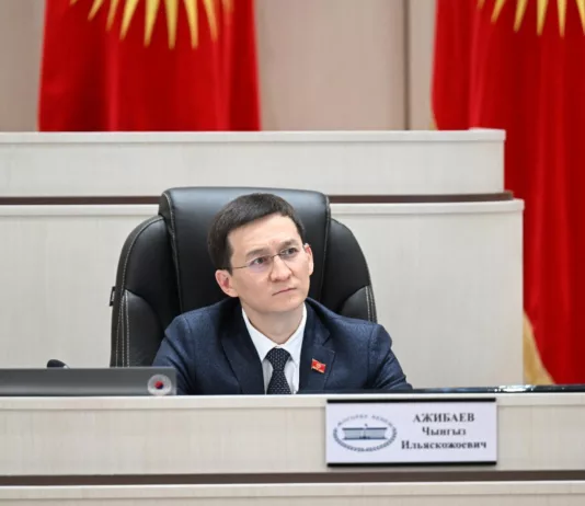 Чынгыз Ажибаев сложил полномочия первого заместителя спикера Жогорку Кенеша