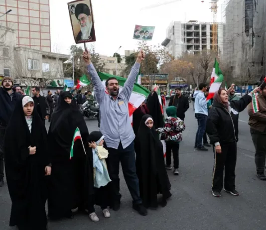 «Насколько мне известно, верховный лидер жив», — заявил министр иностранных дел Ирана