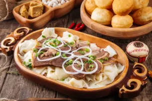 Что не так с бешбармаком и казы: эксперты объяснили низкие баллы казахской кухни Что не так с бешбармаком и казы: эксперты объяснили низкие баллы казахской кухни