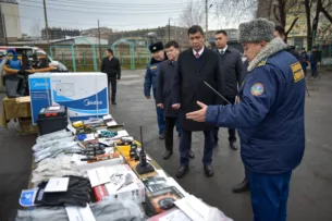 Мэр Бишкека передал новые спецсредства и оборудование Управлению МЧС
