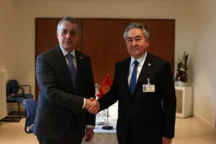 Жээнбек Кулубаев провел встречу с главой Федерального департамента иностранных дел Швейцарии Иньяцио Кассисом