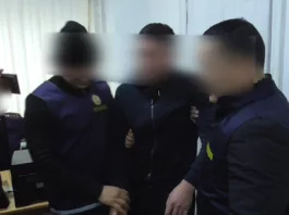 В Бишкеке выявили автомобиль с подложными номерами. Водитель пытался дать взятку милиционерам