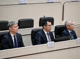 Жогорку Кенеш дал согласие на назначение Эрлиста Акунбекова и Дамирбека Осмонова на должности министров