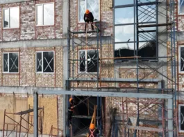 В Бишкеке продолжается строительство Станции юных техников