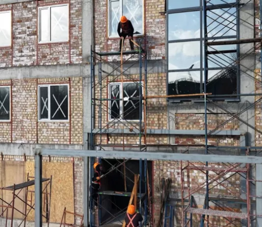 В Бишкеке продолжается строительство Станции юных техников