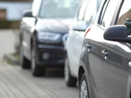 В Бишкеке владельцам частных домов разрешат официально организовывать парковку на своих участках