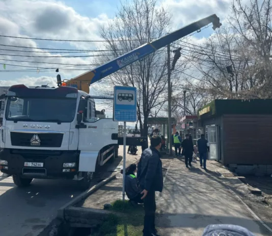 В Бишкеке демонтируют павильоны на пересечении улиц Патриса Лумумбы и Волкова