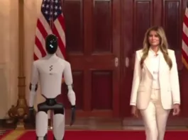 Мелания Трамп пришла на саммит по ИИ в сопровождении робота