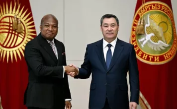 Садыр Жапаров встретился с министром иностранных дел Ганы